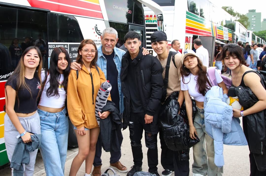 Ferraresi y su apoyo a los viajes de egresados solidarios en Avellaneda